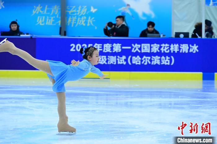 全国千余名花样滑冰选手齐聚哈尔滨参加国家等