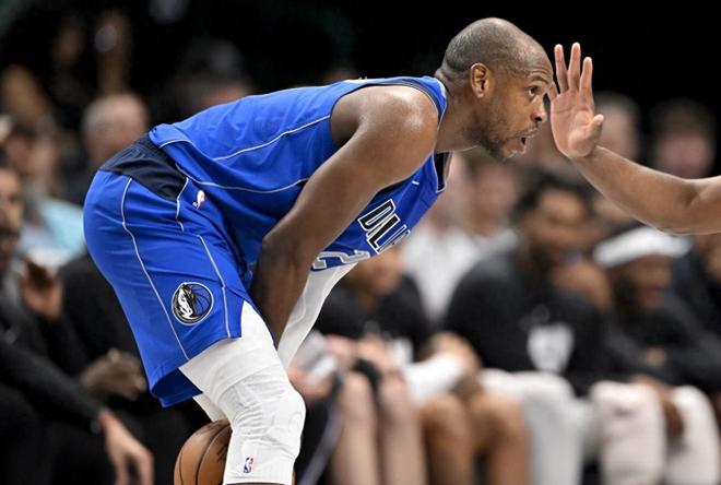 独行侠险胜灰熊 米德尔顿35分率队逆转