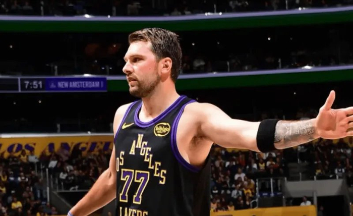 湖人127-113力克骑士 东契奇爆发助队赢球 詹姆斯