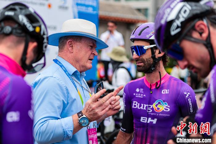 第二十三届环湖赛赛程过半,车手从“清清黄河